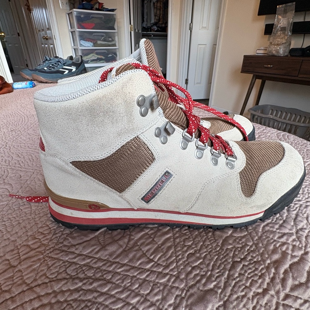 Merrill Beige and Red Retro hikers - Picture 3 of 4
